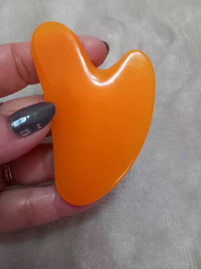 Heart-Shaped Gua Sha Facial Massage Tool – Beeswax Scraper